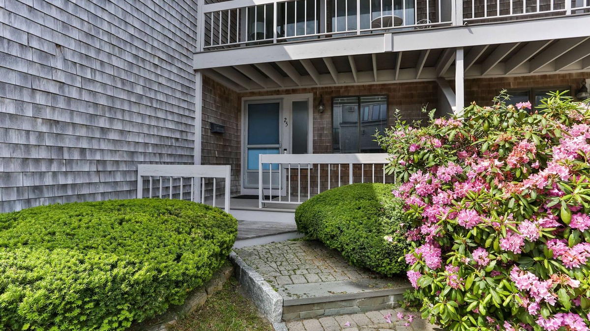 Hyannis Condo | Unit 25 Poolside 2BD-A/C, Private Balcony, Association Beach & Pool