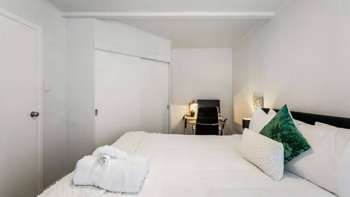 Henderson Apartment | Unit 3, 1/31 Rangeview Road, Sunnyvale, Auckland 0612