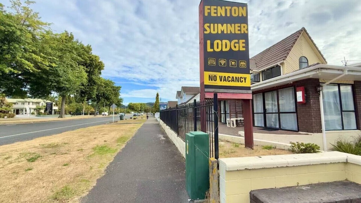 Rotorua Hotel | Unit 3 Fenton Summer Lodge