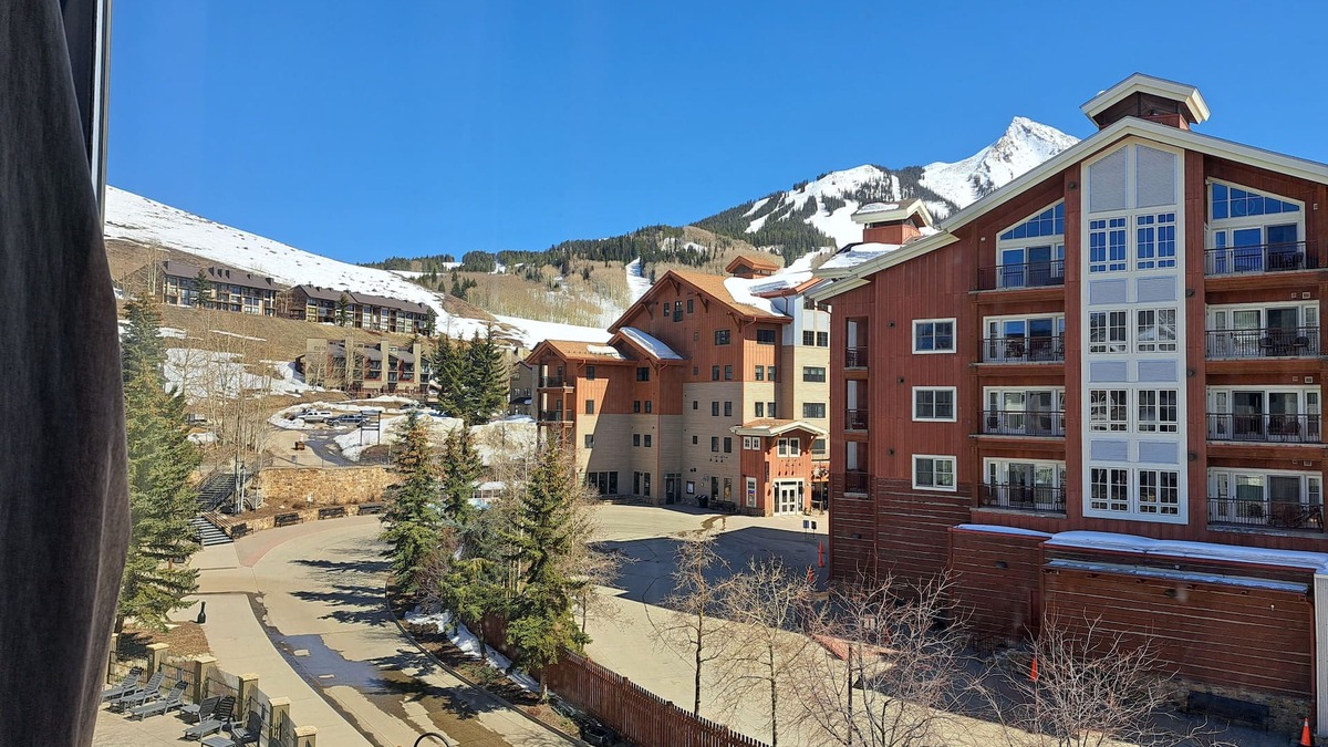 Crested Butte Condo | Unit #465 Charming 1-bedroom condo in with WiFi, fitness room, pool, hot tub.