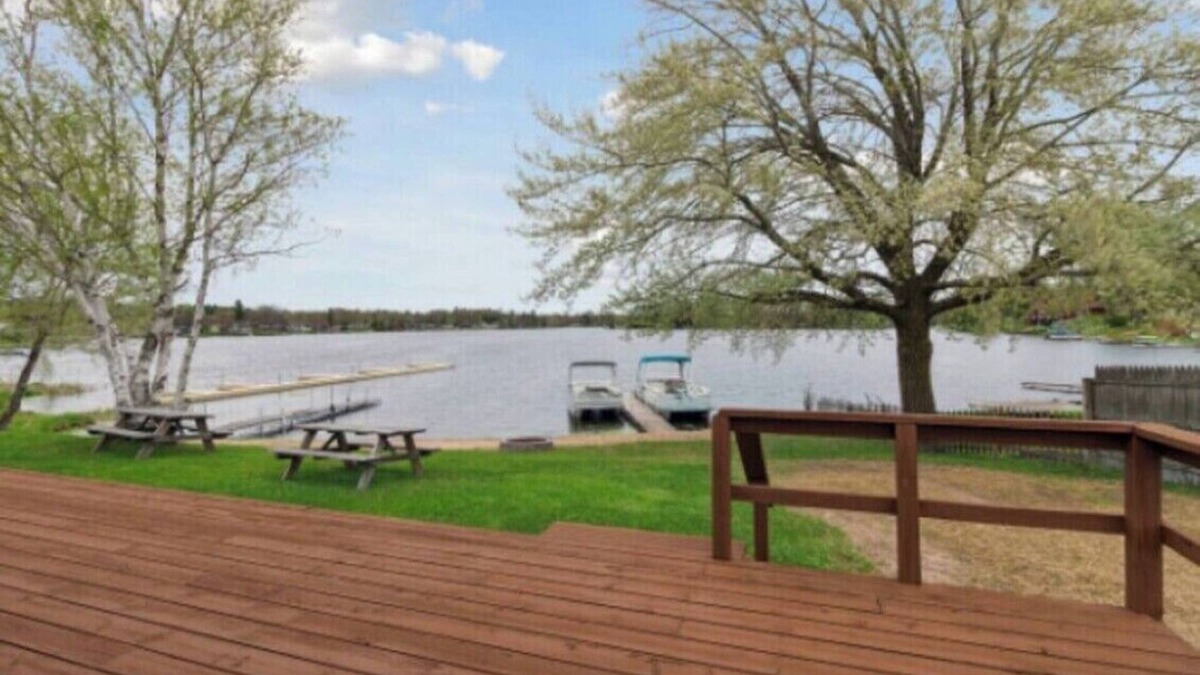 Long Lake Cabin | Unit 6 Long Lake Lodge - Lakefront - 1 bedroom - Beach+Kayaks