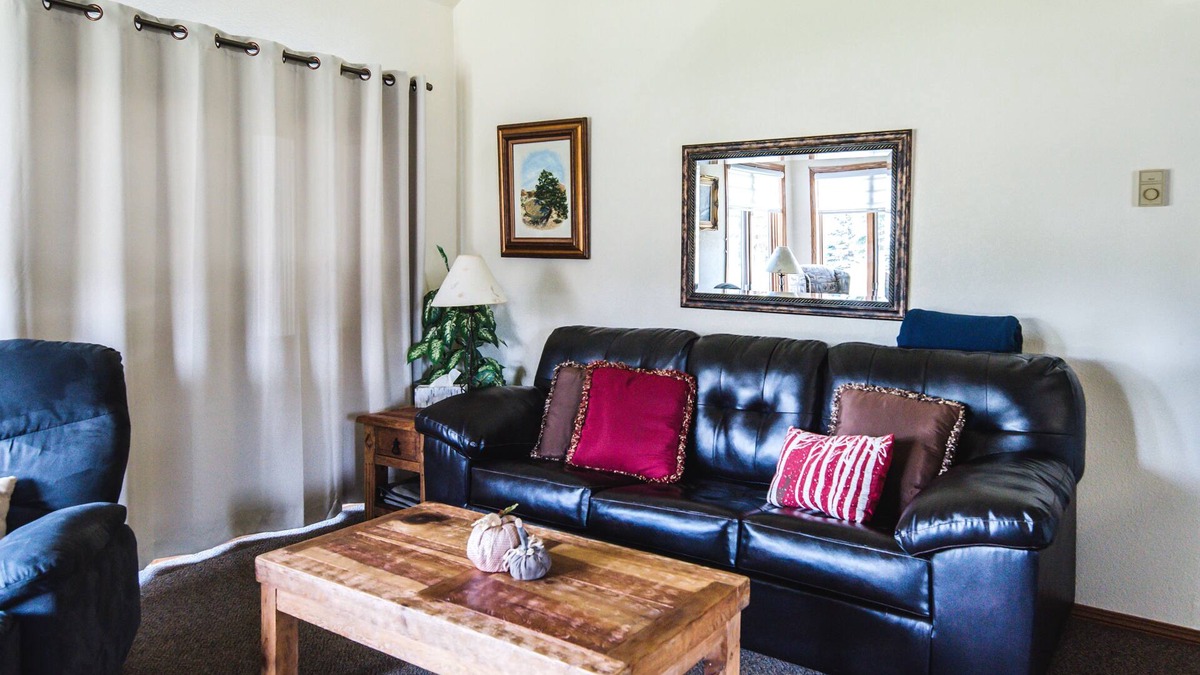 Red Lodge Condo | Unit #7 Cozy 2 Bed/2 Bath Condo on Golf Course with Hot tub/Sauna/Pool