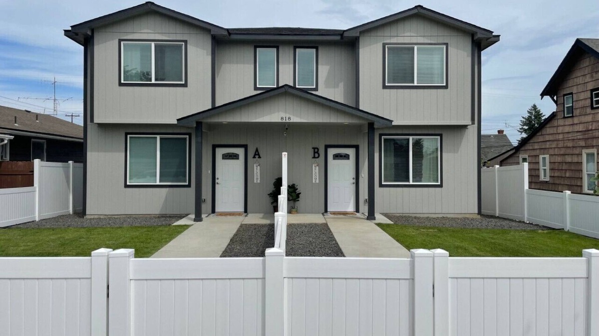 Spokane Apartment | UNIT A · Downtown 3/2, garage, private yard, walk to arena!