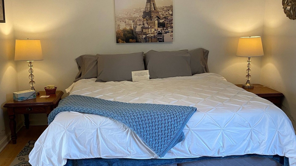 West Salem Apartment | Unit C at the Manor House Month to Month