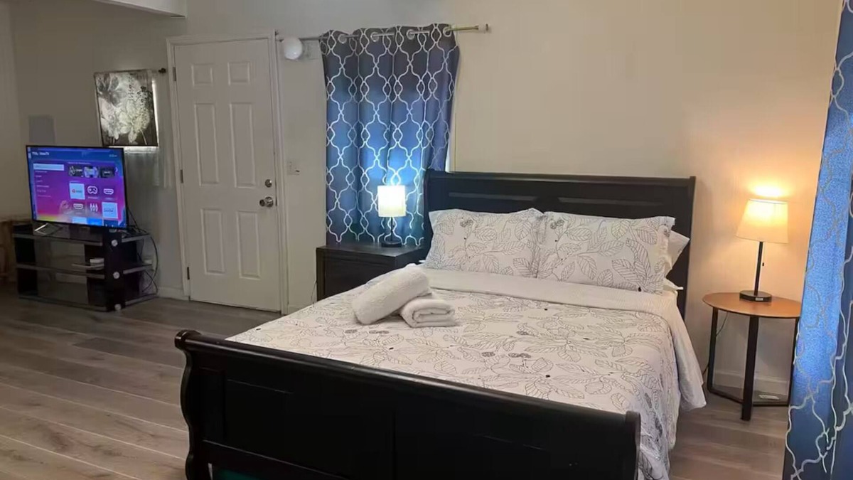 Centerville House | Unit C - The Hideaway