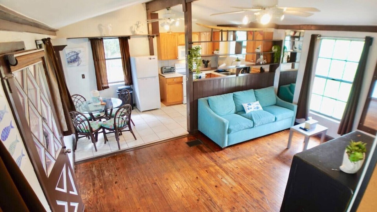 Windermere House | UNIT D · Oceanic Lakeside Windermere Bungalow, 1 GB Wi-Fi