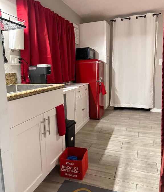 University House | Units near USF - RubyRoom, RedRoom, Emerald Place