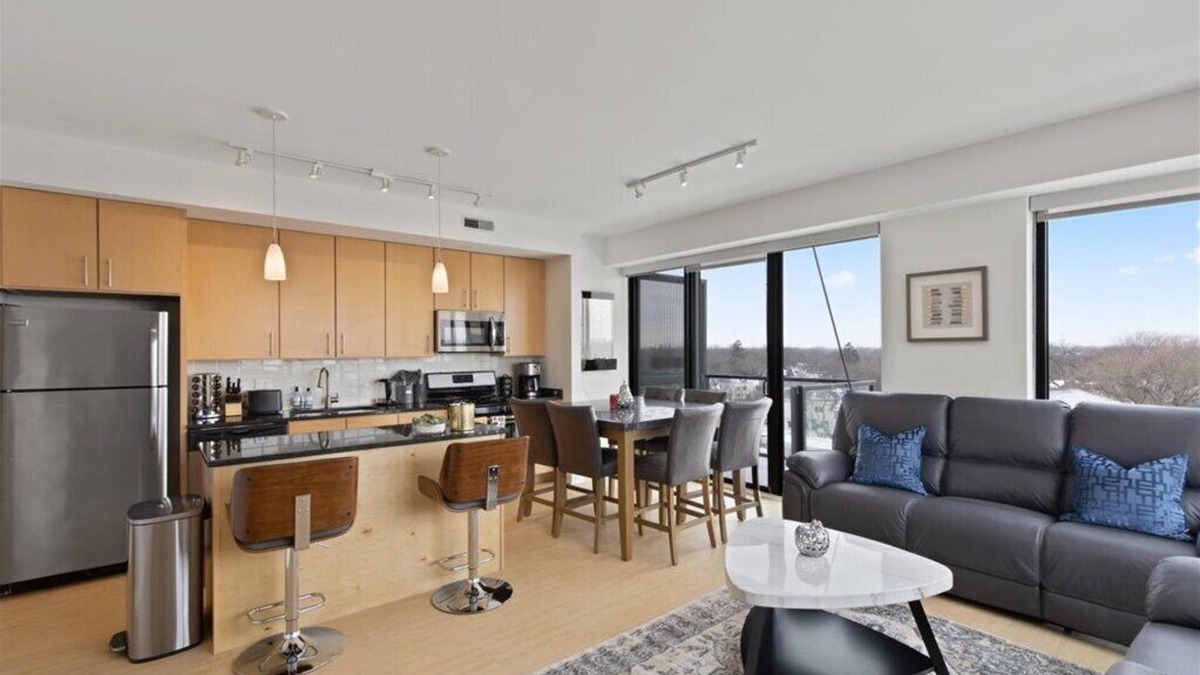 Evanston Apartment | "Unity of Evanston" 3 BDR+2BA ModernLuxe High Rise