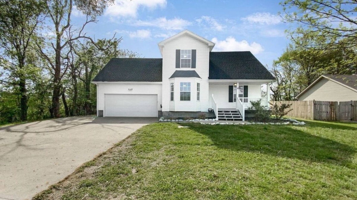 Clarksville House | Universe Home In Tennesse