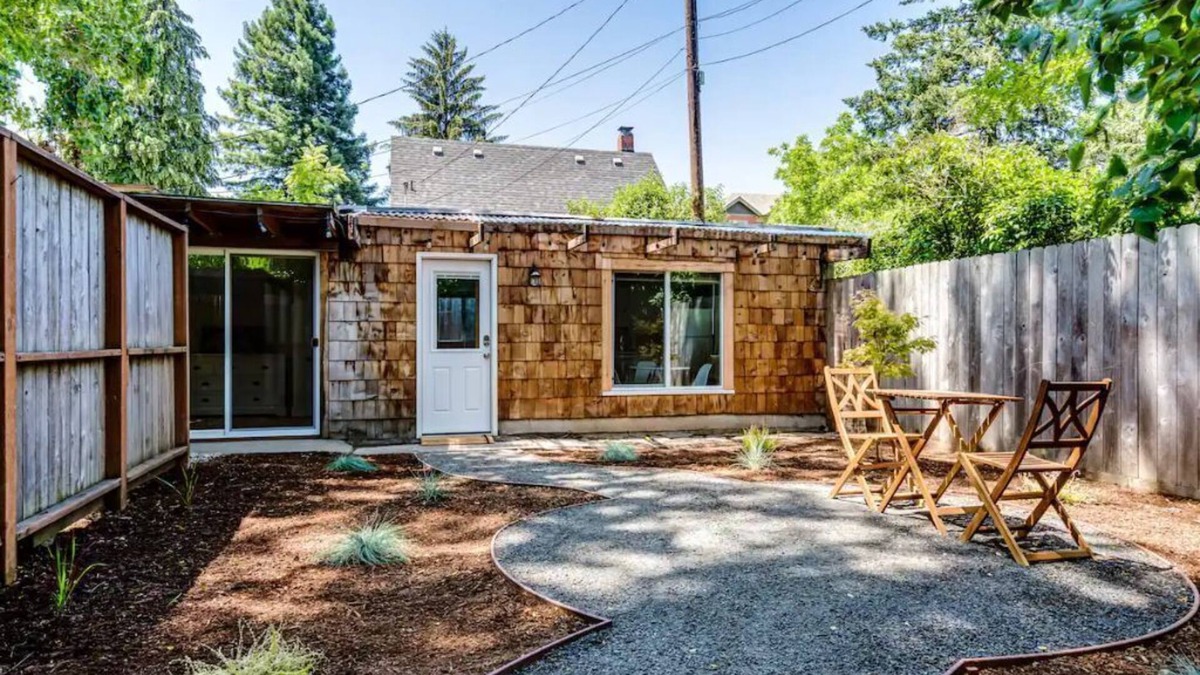Eugene Cottage | University Cottage, 2 blocks from U of O.