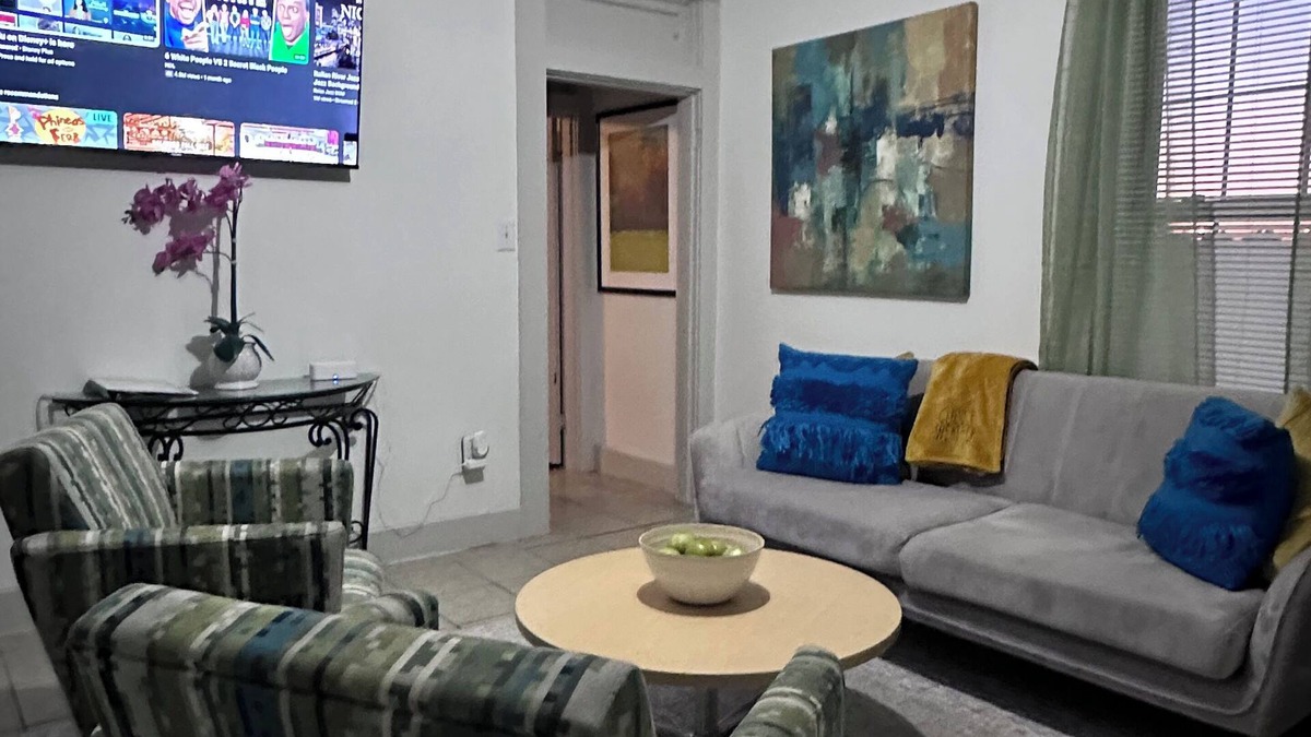 South Park Apartment | University home Cozy 2-bed great location safe hospital & UD nearby AC, WiFi