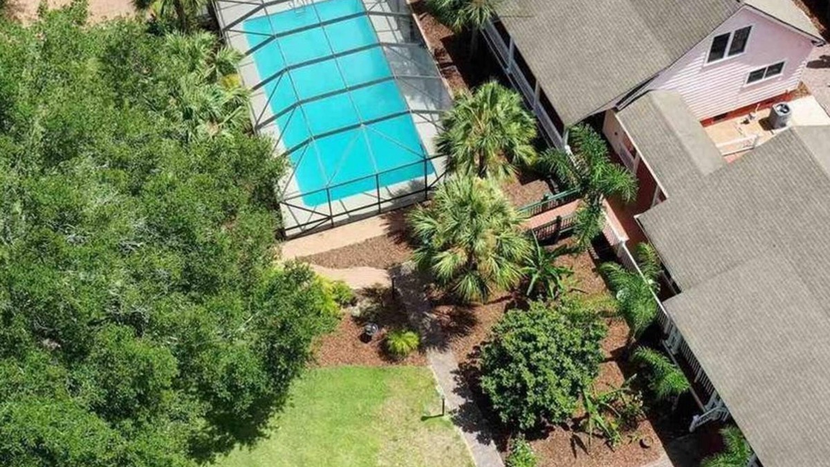 Duckpond House | University House - 8 Bedrooms - Walk to UF/Stadium