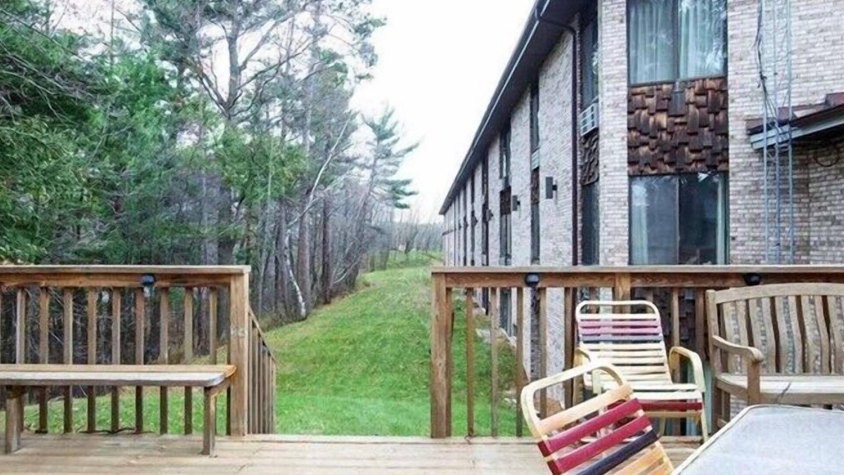 Stevens Point Hotel | University Inn & Suites Stevens Point
