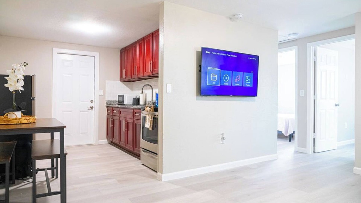 University Apartment | University Serenity Suites #B102