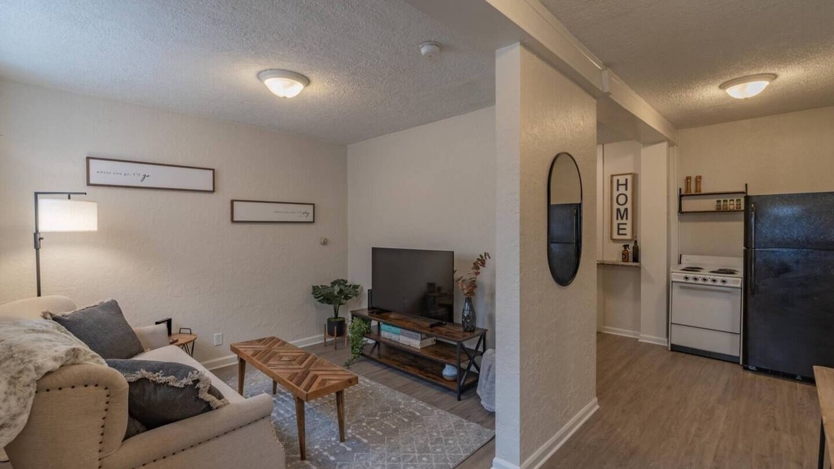 Marion Apartment | University Suite "C"