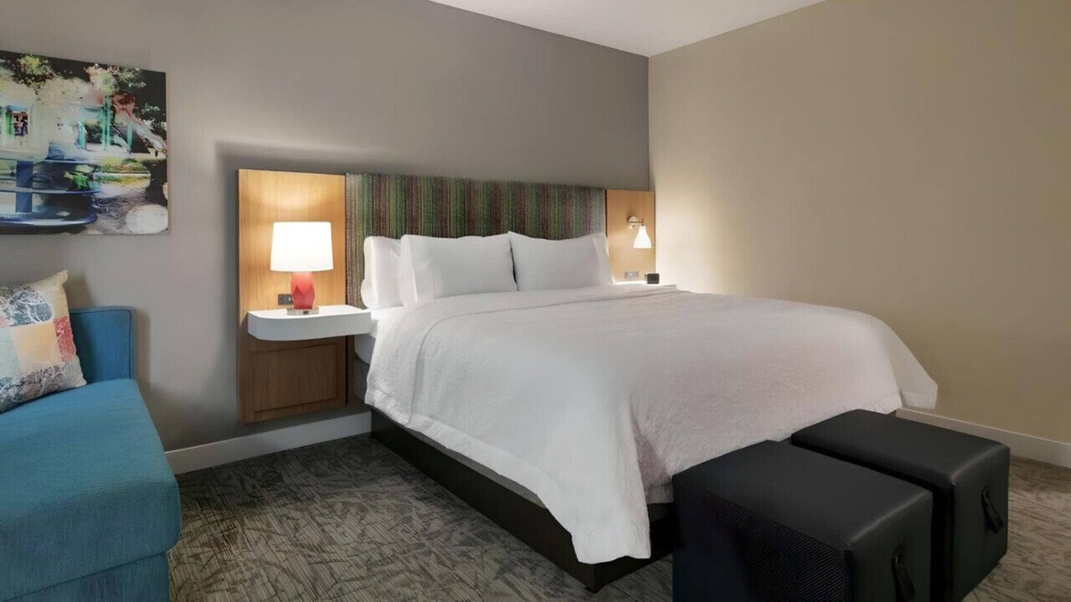 Johns Creek House | Unlock a Pampering & Romantic Escape! Pool, Gym