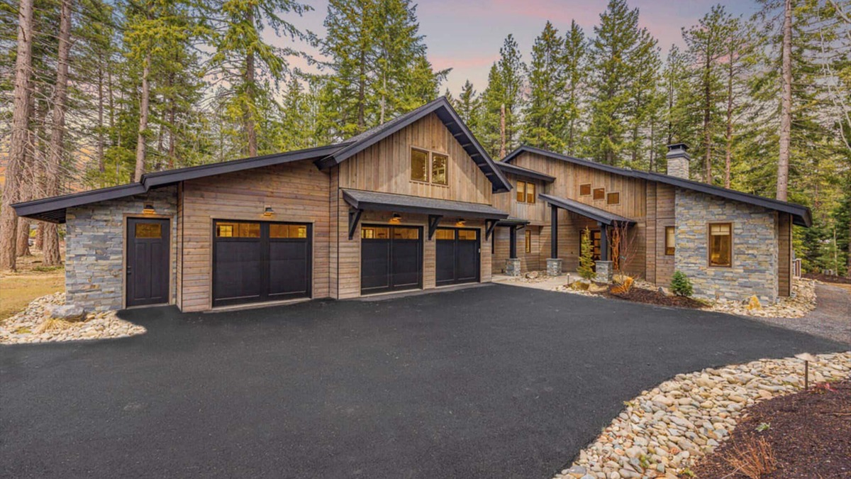 Roslyn House | Unlock Hidden Gem Luxury | Spa/GmRm/EV + Wlk to Nelson Farm