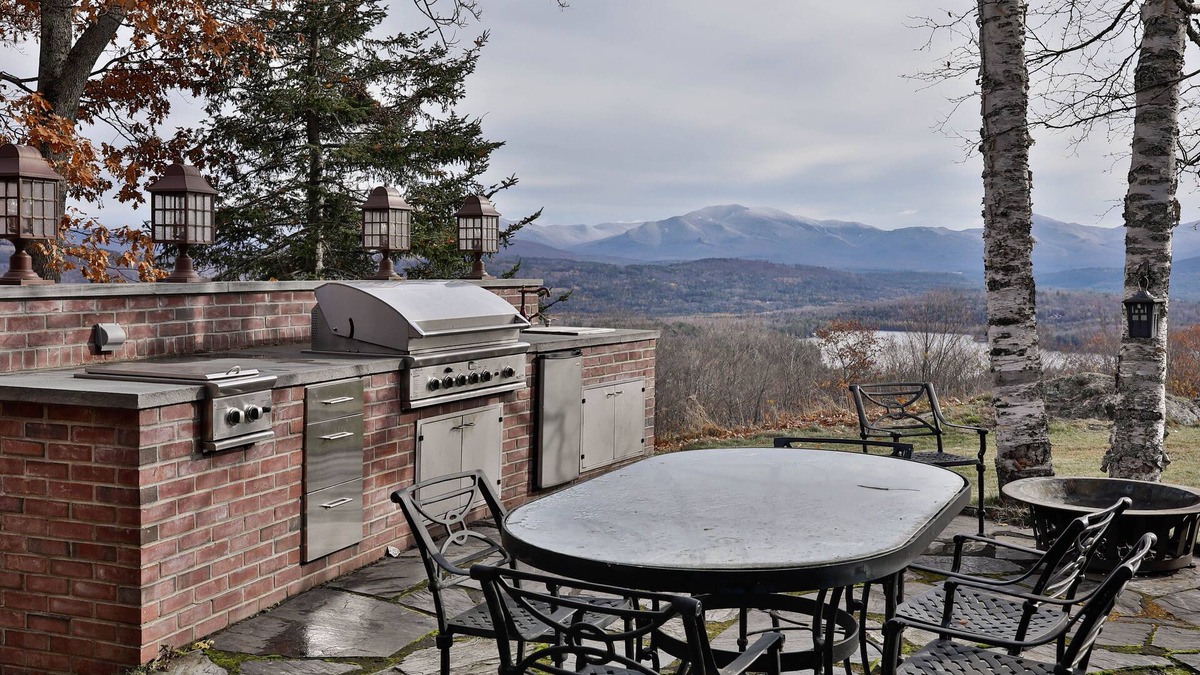 Whitefield House | Unmatched Panoramic Views of the White Mountains