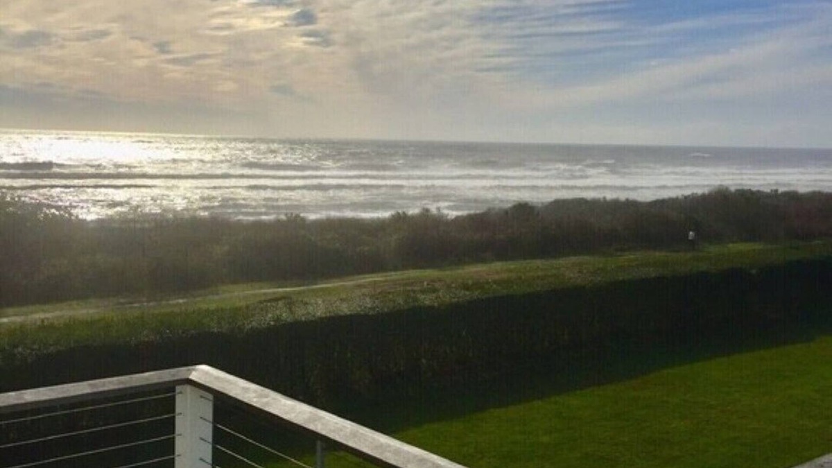 Montauk House | Unobstructed Ocean Views ! A Beautiful Montauk Getaway