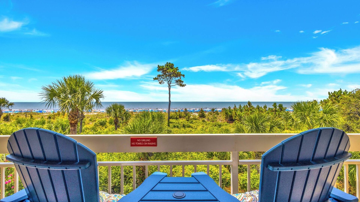 North Forest Beach Condo | Unobstructed Oceanfront 1 bedroom condo with King size bed!