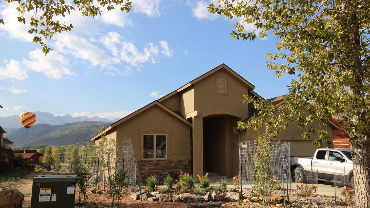 Ridgway House | Unobstructed views of Sneffels Range & minutes to town. Sleeps 10