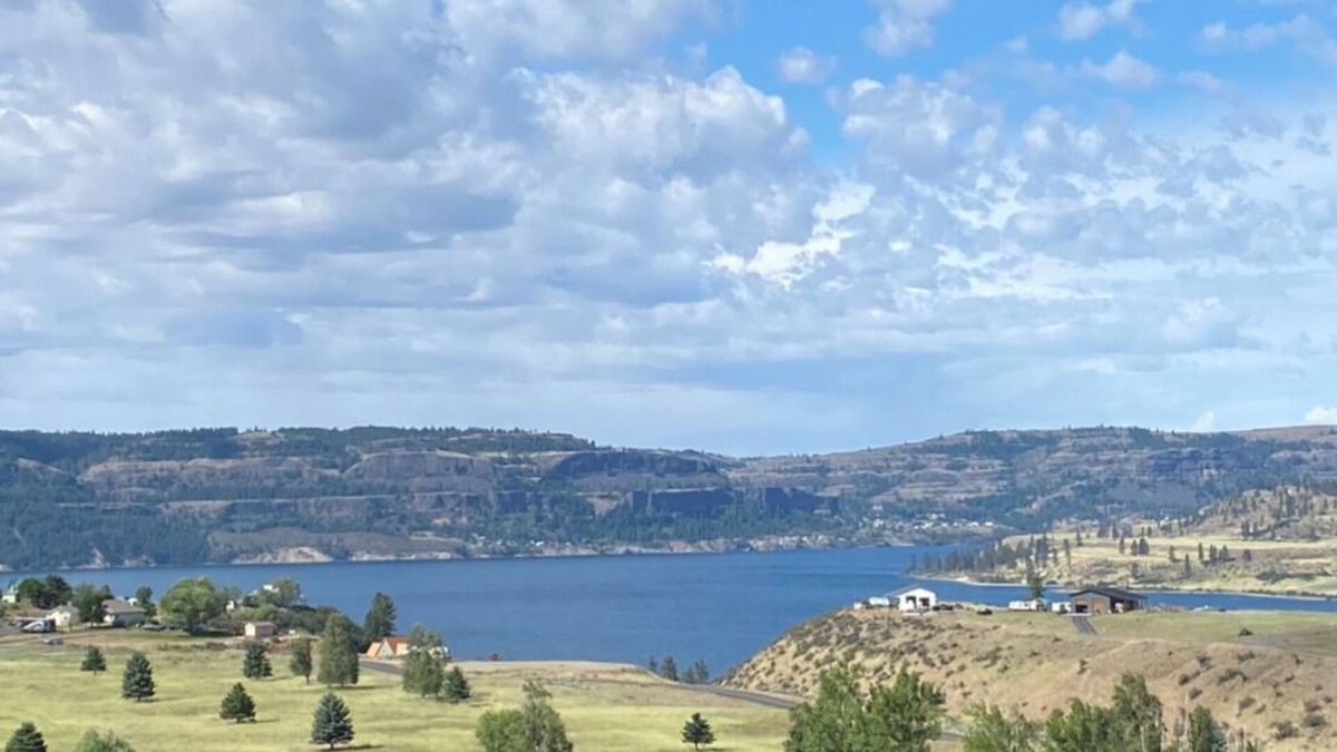 Davenport Apartment | Unobstructed Views Of Lake Roosevelt in Newly Renovated Hotel/Restaurant