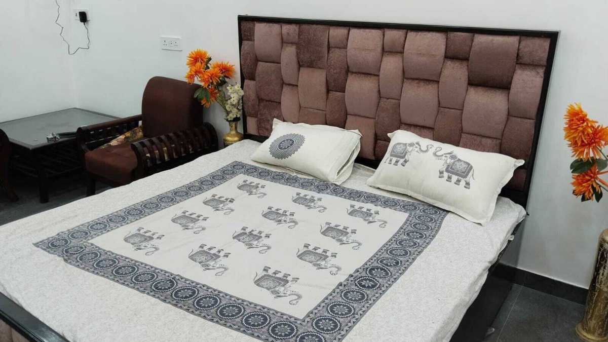New Delhi House | Unparalleled: Experience the Pinnacle of Luxury Home Stays with a Lavish Bathtub