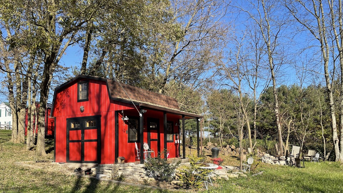 Radnor Cabin | Unplug and recharge at the Taway Cabin by the Creek