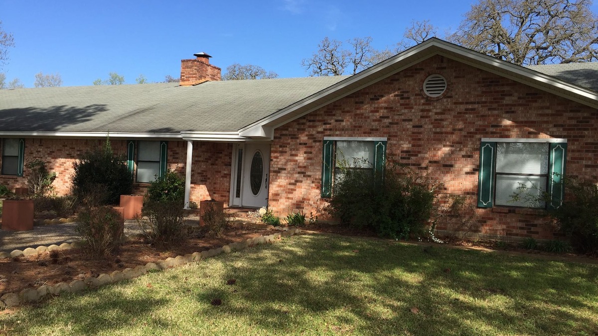 Oakwood House | Unplug at a 4BR-3BA 5400 sq foot vintage '70s house on working cattle ranch