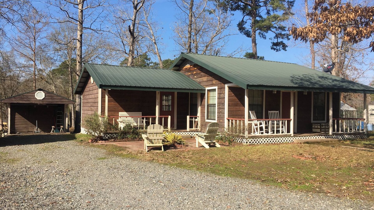 Huxley House | Unplug at The Cabin with family and friends on Toledo Bend near Huxley Bay.