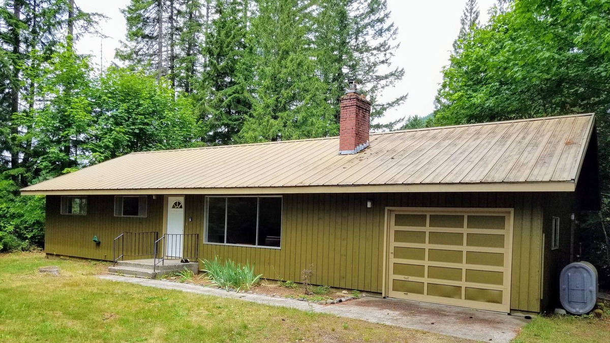 Carson House | Unplugged Getaway along Trout Creek