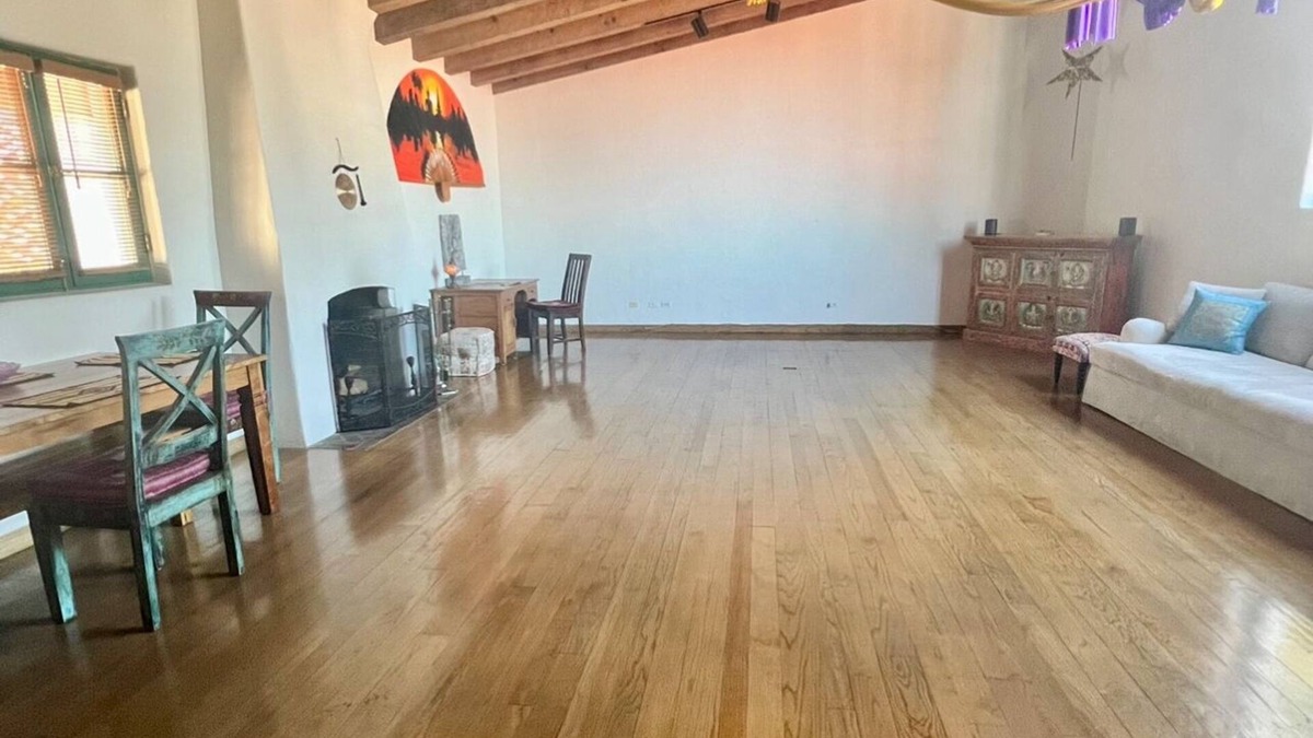 Lower State Apartment | Unplugged Retreat Rare Gem in Heart of Prime Location /LifeChanging