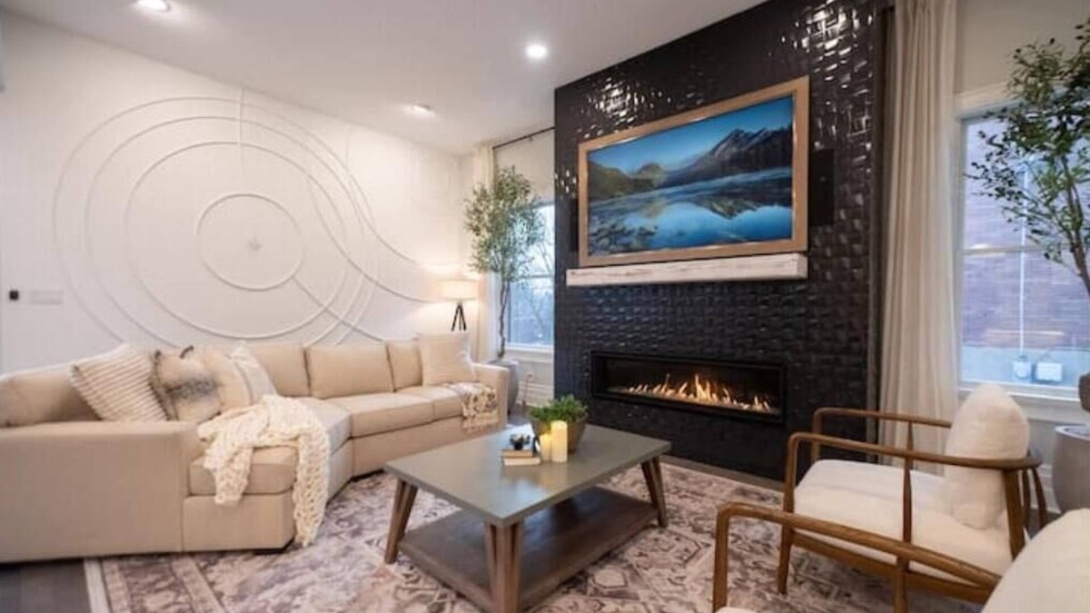 Squirrel Hill South House | Unraveling Luxury Fragrance-free Estate,Spa,Wi-fi,garage