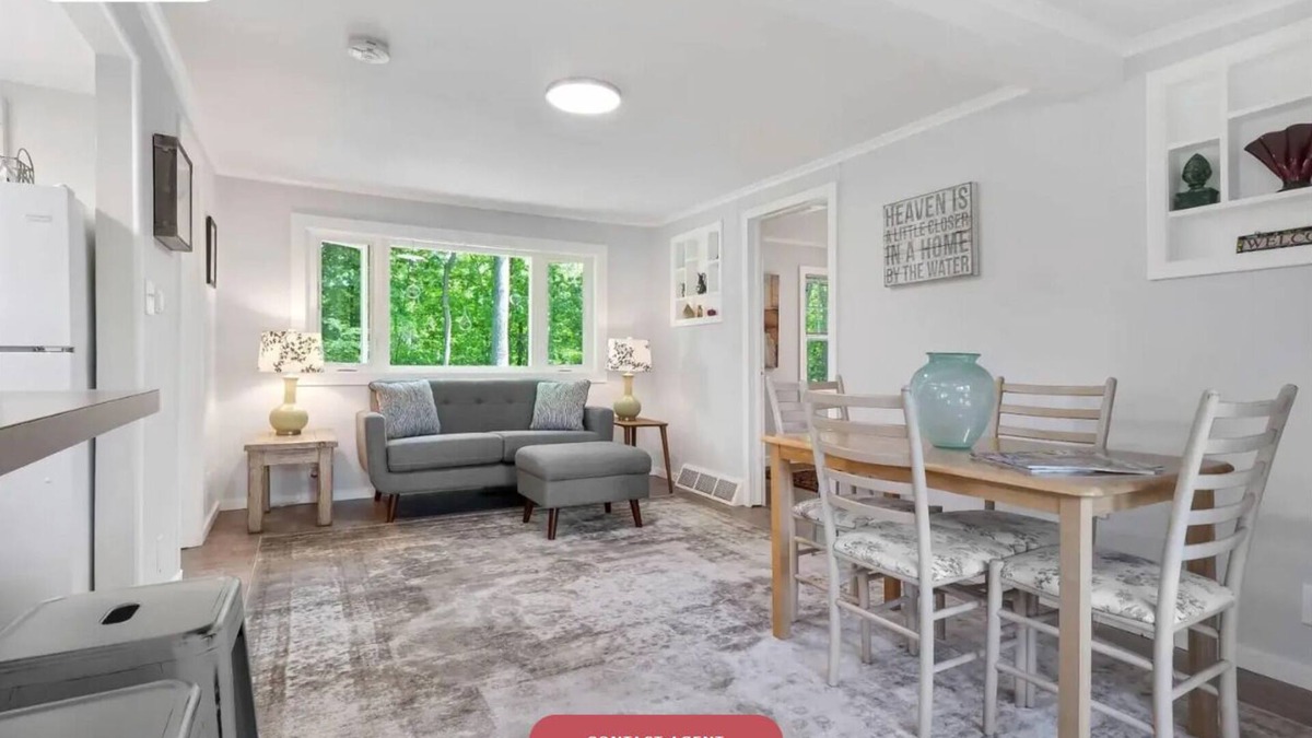 East Marion Cottage | Unspoiled North Fork Charm, walk to bay & sound beaches, minutes to Greenport