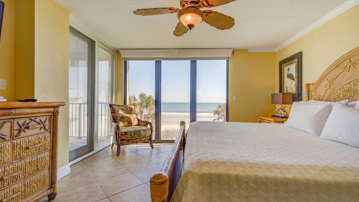 Crescent Beach Condo | Unsurpassed oceanfront beauty.