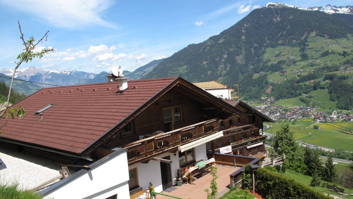 Emberg Apartment | Unterkreuter by Interhome