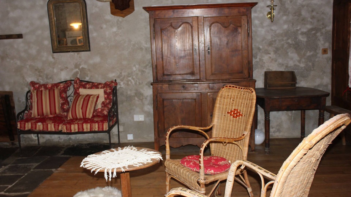 Jassat House | Unusual: A typical Auvergne house at the foot of the Sancy massif