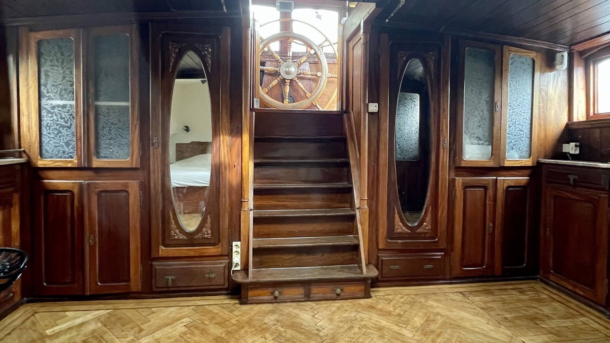 Republique–Point-du-Jour House | Unusual accommodation with 1930s charm