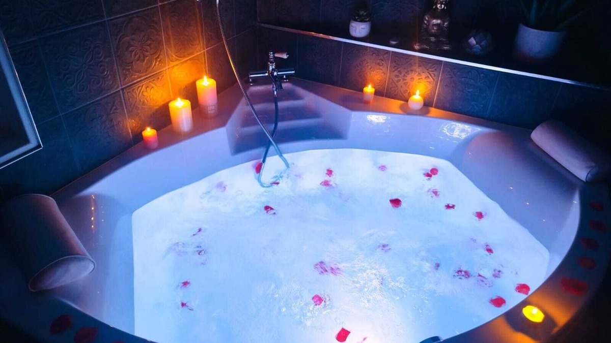 Saint-Jacques - Saint-Roch Apartment | Unusual escape to the heart of the jungle/Private spa/Cinema screen/10 min center