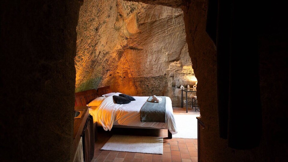 Doue-la-Fontaine Apartment | Unusual Getaway in a Troglodyte Home