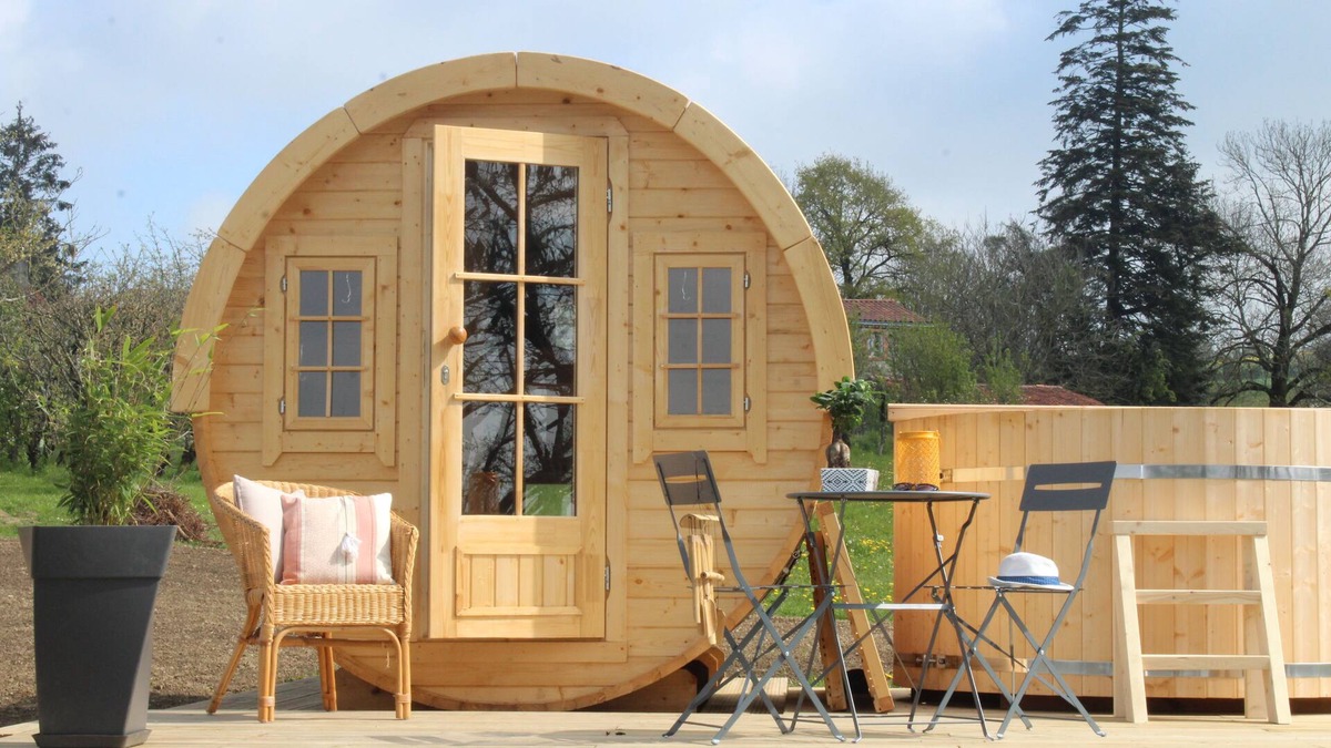 Saint-Michel-Mont-Mercure House | Unusual guest rooms (Barrels)