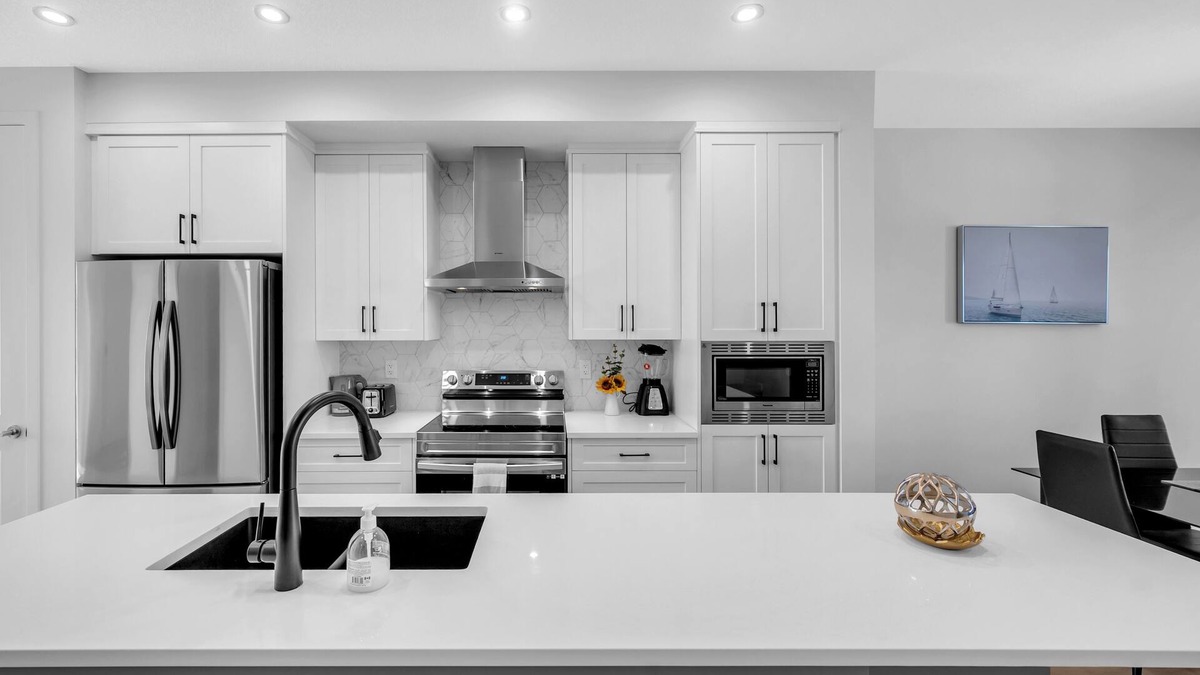 Calgary House | Unveiling Serene Sophistication:Your Ideal 3 Bedroom Escape in Northwest Calgary