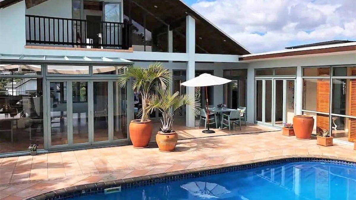 Rothesay Bay House | Unwind @ 5-Star Ensuite with Sea View and Pool