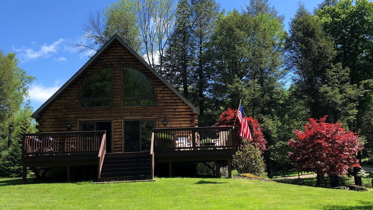 Union Dale Ski Chalet | Unwind and Exhale, this log cabin chalet is for you !