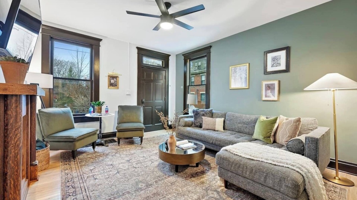 German Village Apartment | Unwind and relax in this picturesque German Village hideaway. Perfect for small groups!