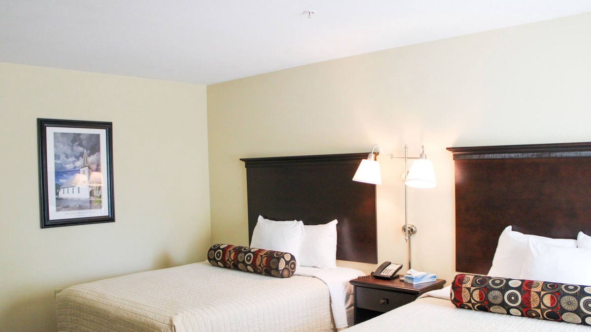 Kelleys Island House | Unwind and Relax at the Kelleys Island MarbleHead Suites 220