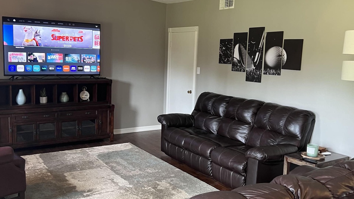 Brookeland Condo | Unwind at a spacious golf getaway overlooking the 3rd hole of Rayburn Country!