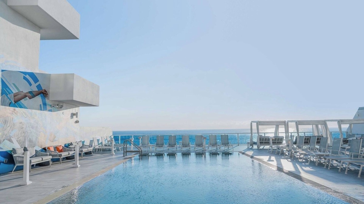 Central Beach Hotel | Unwind at Beach Stay Steps to Dining, Boutiques, and Fort Lauderdale Pier