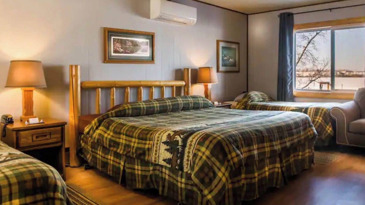 Rice Lake Cabin | Unwind at the lake in Room 12 - Loons Lair - Curriers Lakeview Lodge