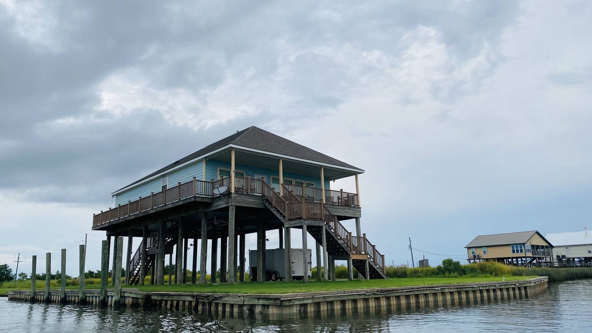 Lake Catherine House | Unwind by the Water - property 35 minutes to the French Quarter